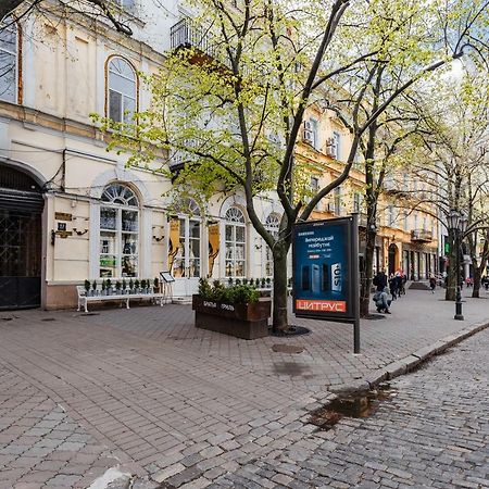 Новый Апартамент В Самом Центре Дерибасовской Odesa Exterior foto