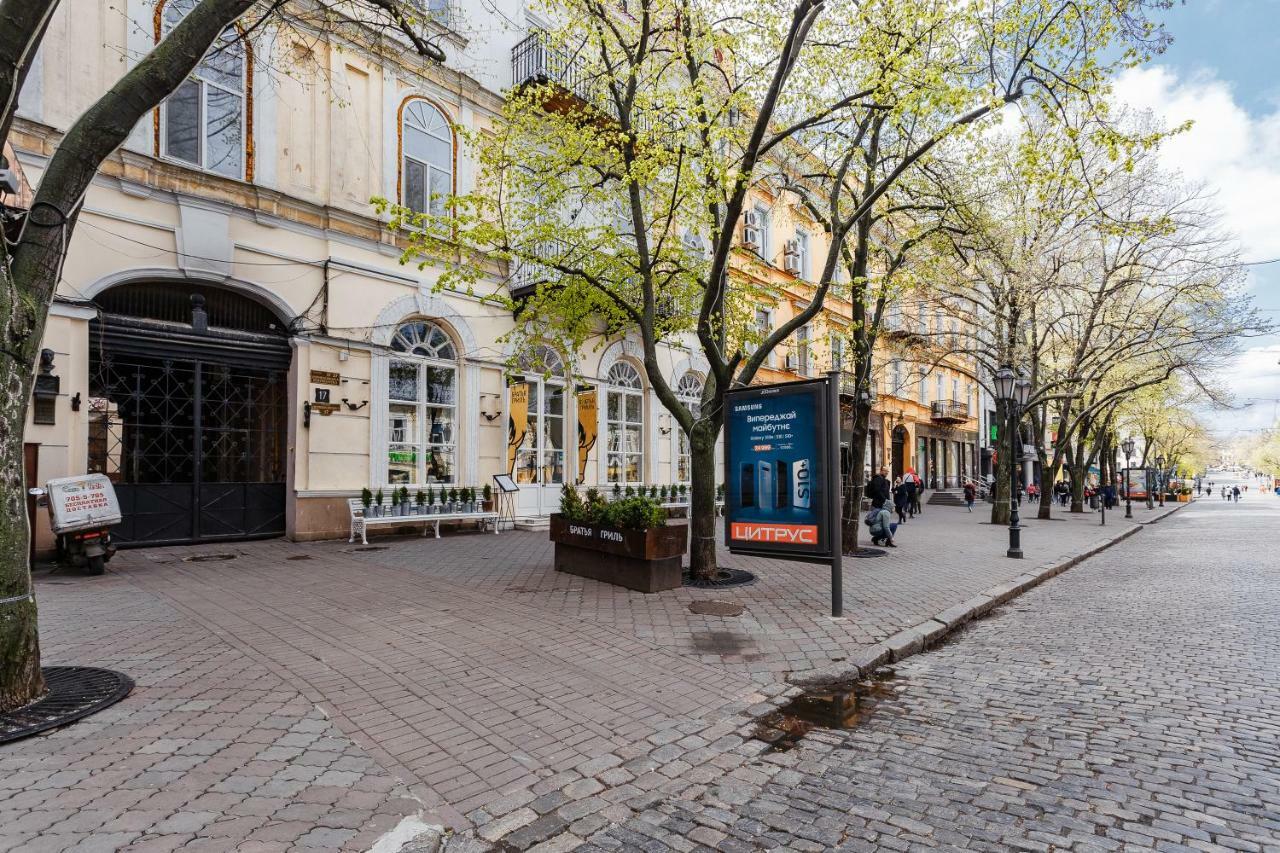 Новый Апартамент В Самом Центре Дерибасовской Odesa Exterior foto